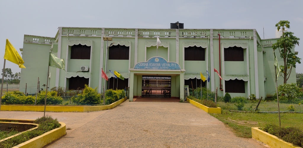 SCHOOL PHOTO